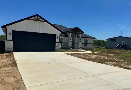 New construction Single-Family house 48 Grey Fox, Poteet, TX 78065 - image