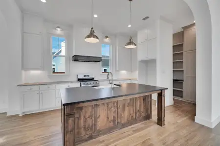 New construction Single-Family house 978 Abigail Wy, Midlothian, TX 76065 - image 5