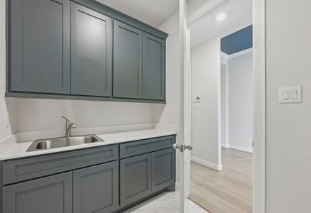 New construction Single-Family house 16159 Sheridan River Trl, Conroe, TX 77302 plan 4509 Elevation B - image 9
