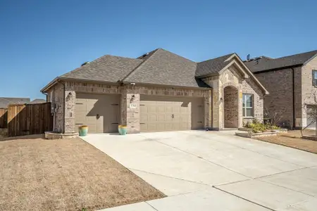 Spacious 3-car garage!