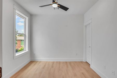 New construction Single-Family house 4833 Paula St, Houston, TX 77033 - image 18