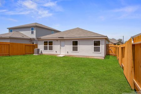 New construction Single-Family house 14923 Telfaire Mdw, Von Ormy, TX 78073 null- photo 13 13