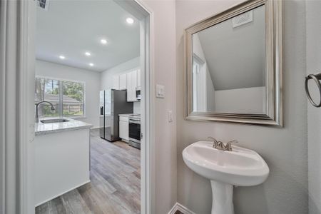 New construction Single-Family house 1410 Glenoaks Dr, Conroe, TX 77385 - image 6