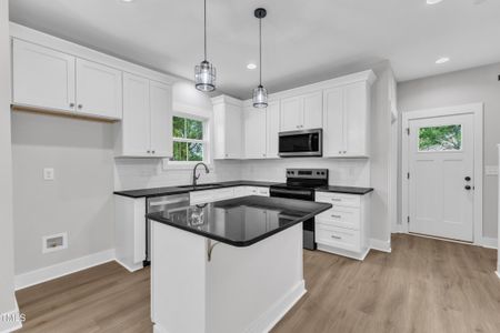 New construction Single-Family house 401 N Raiford St, Selma, NC 27576 null- photo 13 13