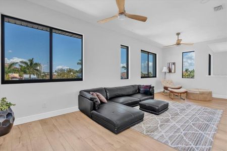 New construction Single-Family house 5964 Bayview Cir S, St. Petersburg, FL 33707 - image 11