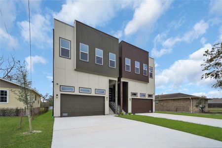 New construction Single-Family house 4916 Lavender St, Houston, TX 77026 - photo 0