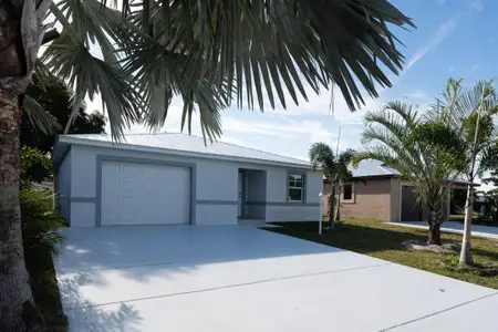 New construction Single-Family house 12 Se Los Gatos Ln, Port St. Lucie, FL 34952 - image