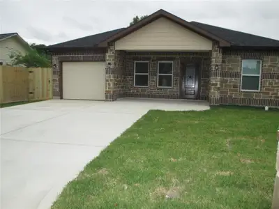 New construction Single-Family house 721 E Fayle St, Baytown, TX 77520 null- photo 0