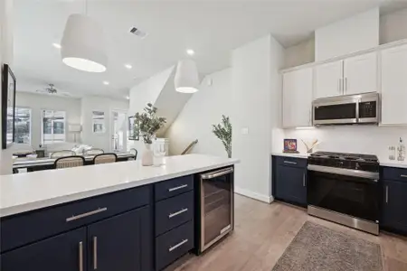 New construction Single-Family house 3099 Hicks St, Houston, TX 77007 - image 5