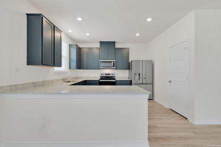 New construction Single-Family house 10446 Canard Crst, Converse, TX 78109 - image 7