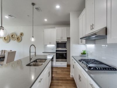 New construction Townhouse house 5621 Woodlands Dr, The Colony, TX 75056 null- photo 12 12