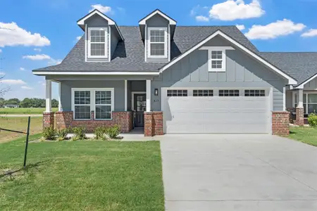 New construction Single-Family house 413 Travis Dr, McGregor, TX 76657 - image