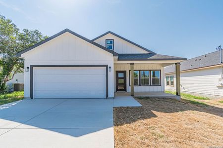 New construction Single-Family house 506 Hickory St, Jourdanton, TX 78026 - image