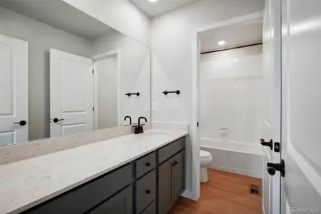 New construction Single-Family house 3292 N Highlands Creek Pkwy, Aurora, CO 80019 Vail II- photo 19 19