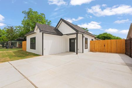 New construction Single-Family house 776 Barber Ave, Cleburne, TX 76031 null- photo 0