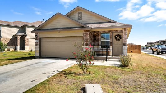 New construction Single-Family house 150 Legendary Trail Lp, Floresville, TX 78114 - image