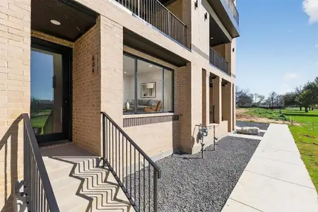 New construction Townhouse house 404 Vista Buena Trl, Fort Worth, TX 76111 - image