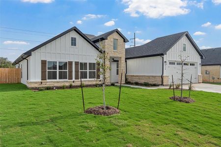 New construction Single-Family house 920 Gallant Fox Rd, Hewitt, TX 76643 - image