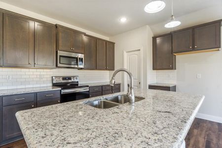 New construction Single-Family house 112 Jay St, Hillsboro, TX 76645 - image 7