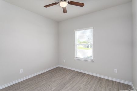 New construction Multi-Family house 609-611 Hudson St, Seguin, TX 78155 - image 14