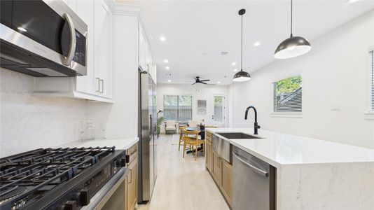 New construction Single-Family house 805 Brooks St, Unit B, Houston, TX 77009 - image 12