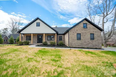 New construction Single-Family house 1500 Avalon Oaks Ct, Dallas, NC 28034 - image
