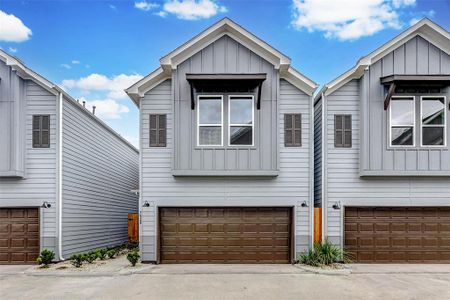 New construction Single-Family house 7520 Sandle St, Houston, TX 77088 - photo 0