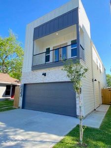 New construction Single-Family house 4943 Oakland Street, Houston, TX 77023 - photo 0