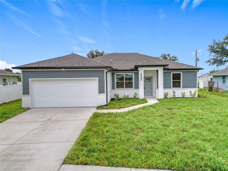 A showcase of a new construction home by ResiCraft Homes, highlighting their design and quality (Image 4). A showcase of a new construction home by ResiCraft Homes, highlighting their design and quality (Image 4).