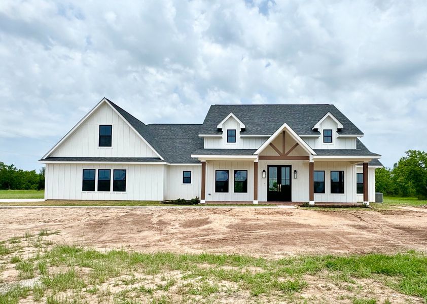 A showcase of a new construction home by Heritage Custom Home, highlighting their design and quality (Image 20).