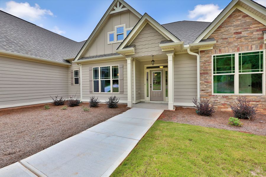 A showcase of a new construction home by Dustin Shaw Homes, highlighting their design and quality (Image 10).