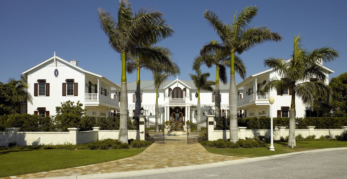 A showcase of a new construction home by Foursquare Builders, highlighting their design and quality (Image 3).