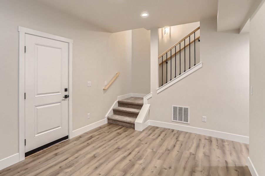 A showcase of a new construction home by Easton Homes, highlighting their design and quality (Image 15).