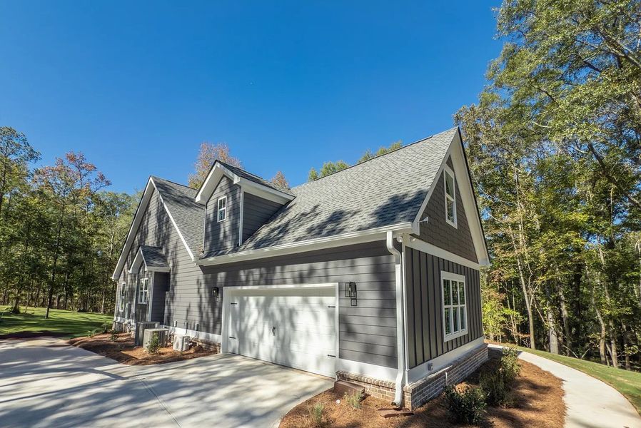 A showcase of a new construction home by Alcovy Builders, highlighting their design and quality (Image 4).