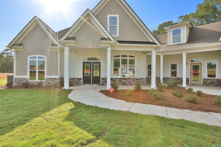 A showcase of a new construction home by Dustin Shaw Homes, highlighting their design and quality (Image 5).