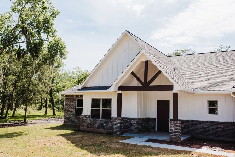 A showcase of a new construction home by Heritage Custom Home, highlighting their design and quality (Image 24).