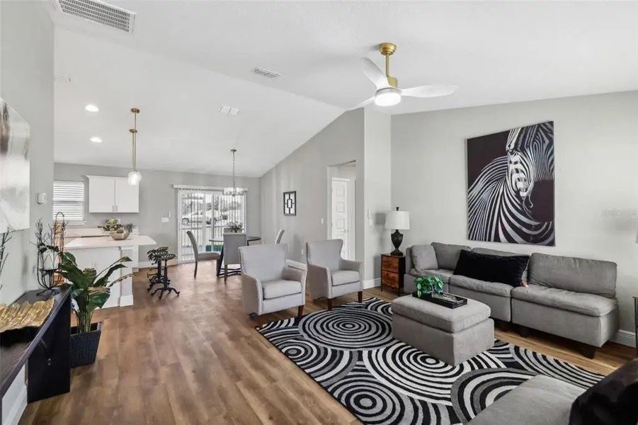 A showcase of a new construction home by A.L. Milton Construction, inc., highlighting their design and quality (Image 12).