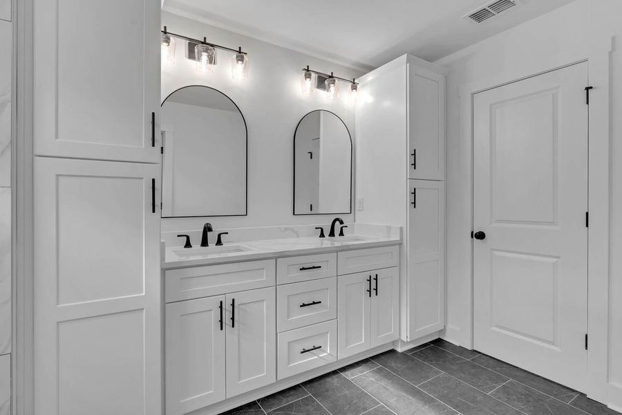 A showcase of a new construction home by MarDon Construction, highlighting their design and quality (Image 16).