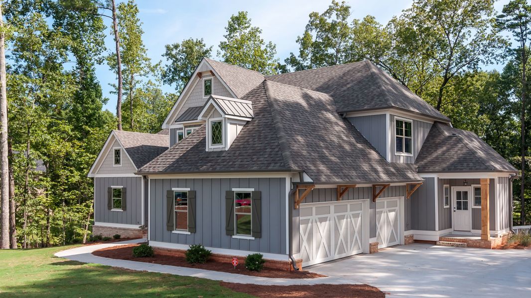 A showcase of a new construction home by Dustin Shaw Homes, highlighting their design and quality (Image 6).