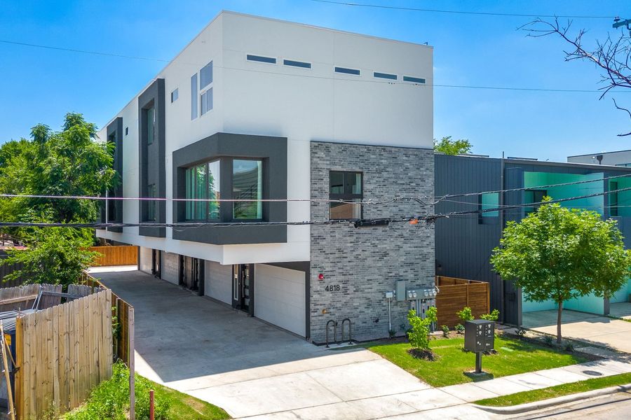 A showcase of a new construction home by The New Modern Home, highlighting their design and quality (Image 10).