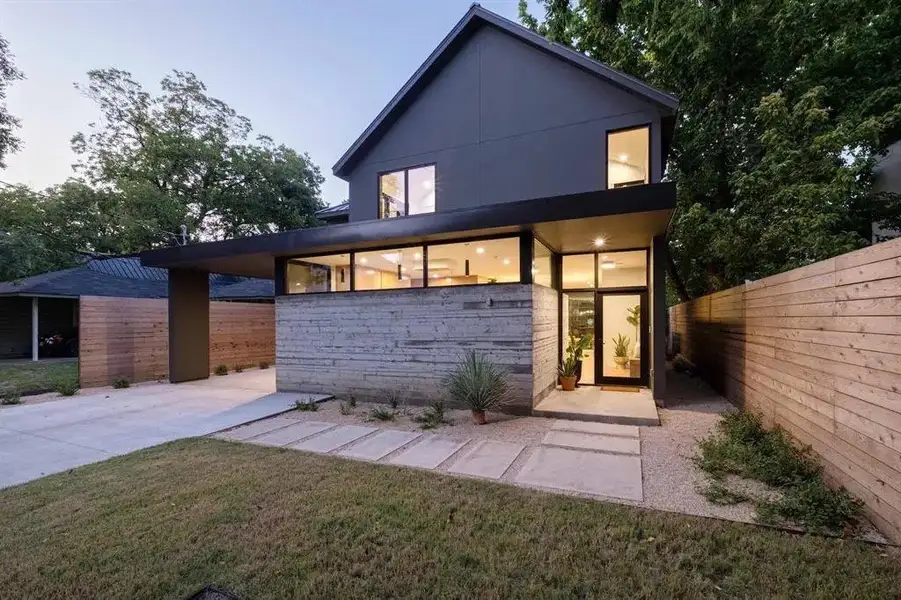 A showcase of a new construction home by Cobb Development, highlighting their design and quality (Image 4). A showcase of a new construction home by Cobb Development, highlighting their design and quality (Image 4).