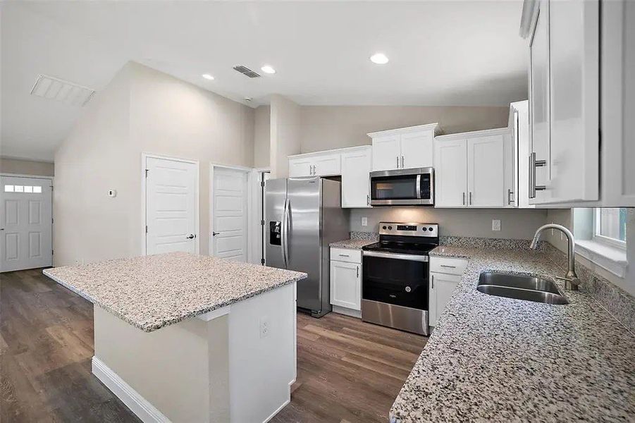 A showcase of a new construction home by A.L. Milton Construction, inc., highlighting their design and quality (Image 9).