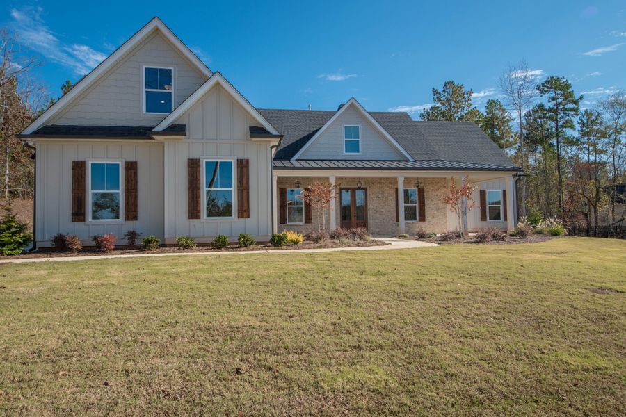 A showcase of a new construction home by Dustin Shaw Homes, highlighting their design and quality (Image 24).