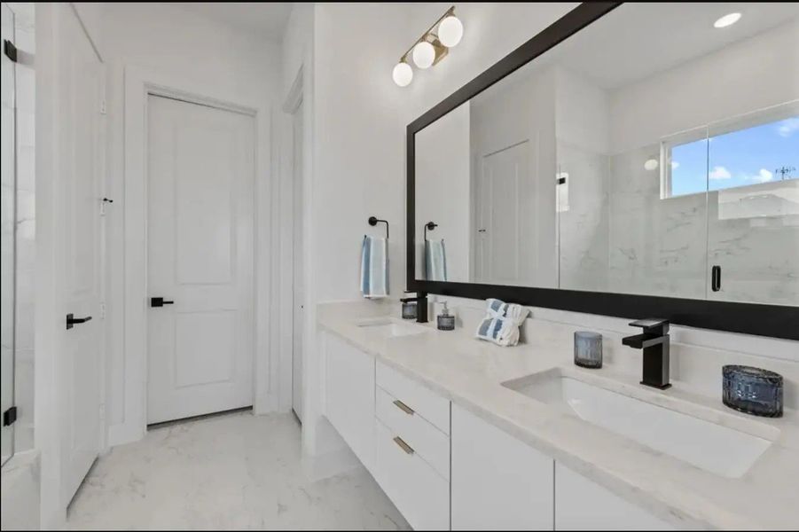 A showcase of a new construction home by Monarch Homes, highlighting their design and quality (Image 21).