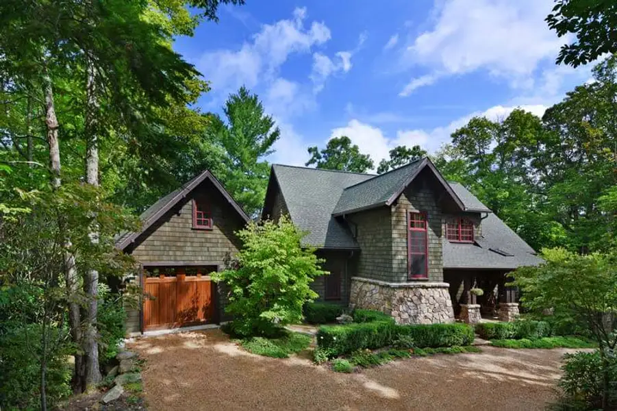 A showcase of a new construction home by Boone Construction Company, highlighting their design and quality (Image 2). A showcase of a new construction home by Boone Construction Company, highlighting their design and quality (Image 2).