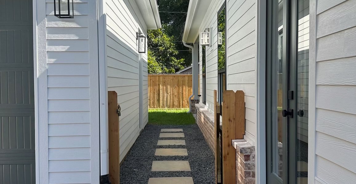 A showcase of a new construction home by Avery Custom Homes, highlighting their design and quality (Image 3).