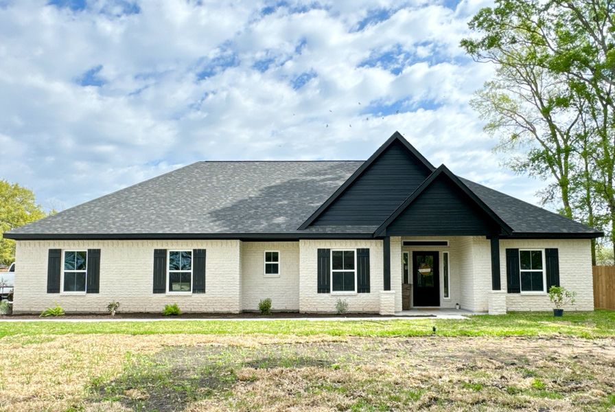 A showcase of a new construction home by Heritage Custom Home, highlighting their design and quality (Image 3).