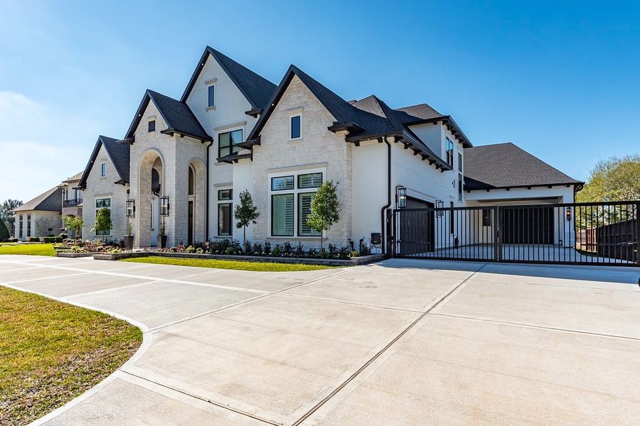 A showcase of a new construction home by Sterling Builders, highlighting their design and quality (Image 6).