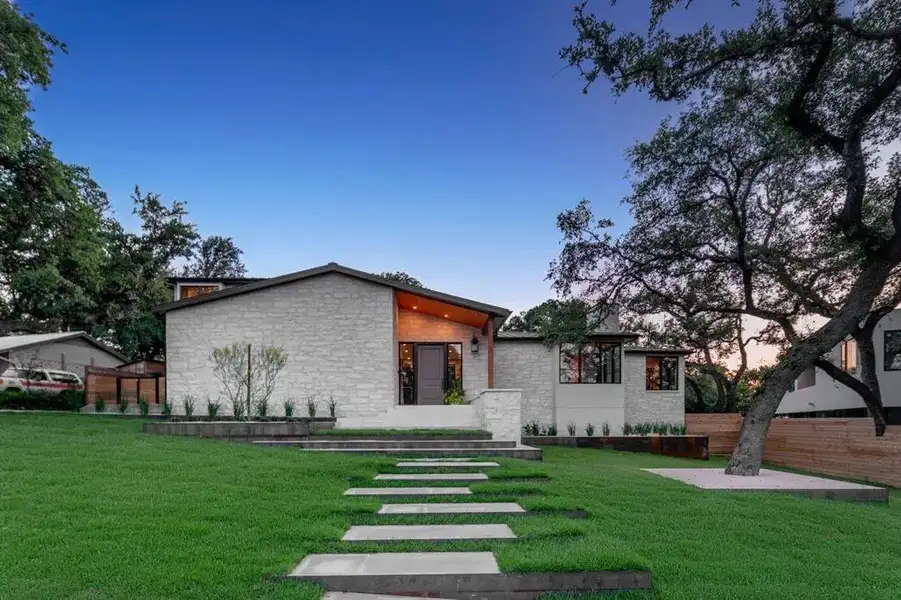 A showcase of a new construction home by Cobb Development, highlighting their design and quality (Image 7). A showcase of a new construction home by Cobb Development, highlighting their design and quality (Image 7).