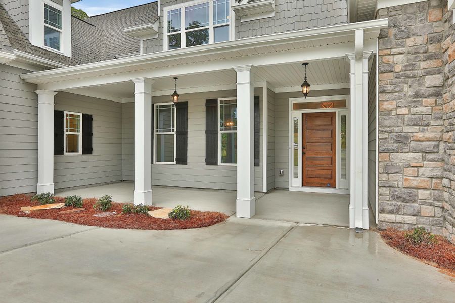 A showcase of a new construction home by Dustin Shaw Homes, highlighting their design and quality (Image 28).